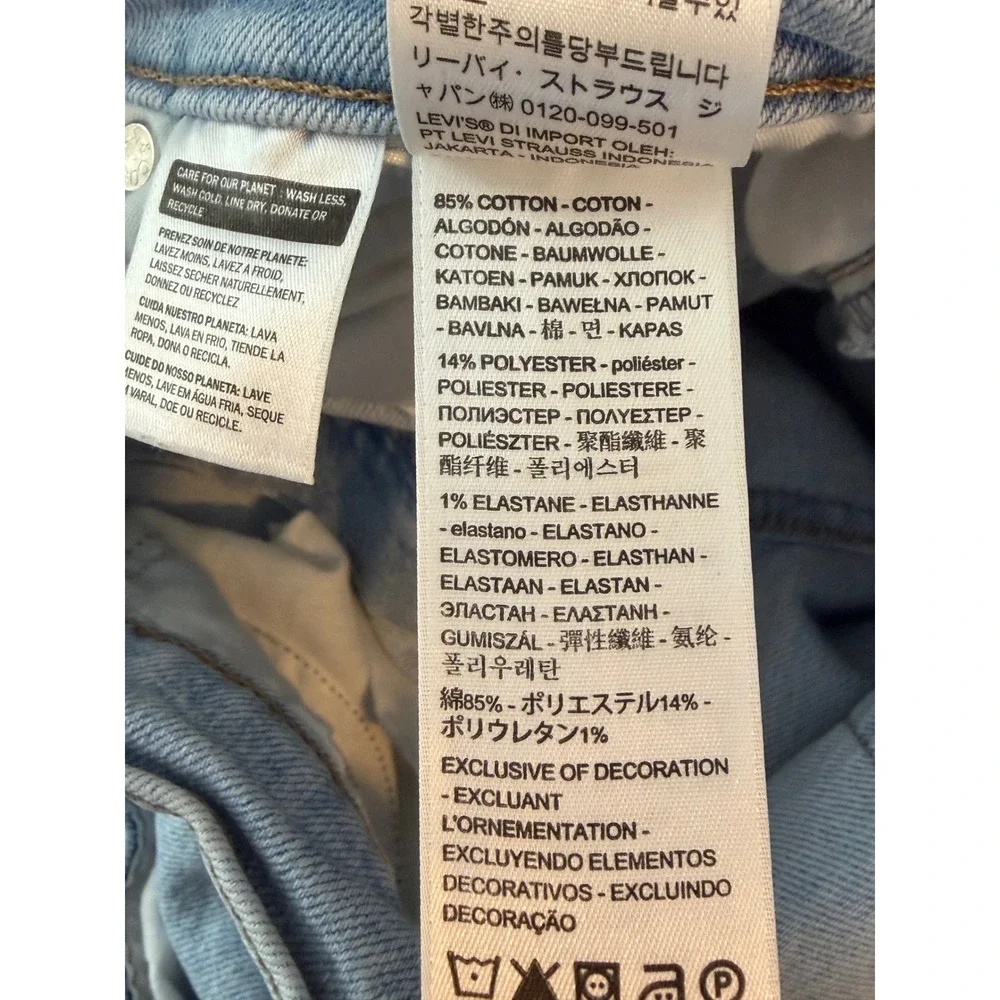 Levi's Women High Waisted Mom Jeans Light Wash‎ Distressed Size 28x25.5